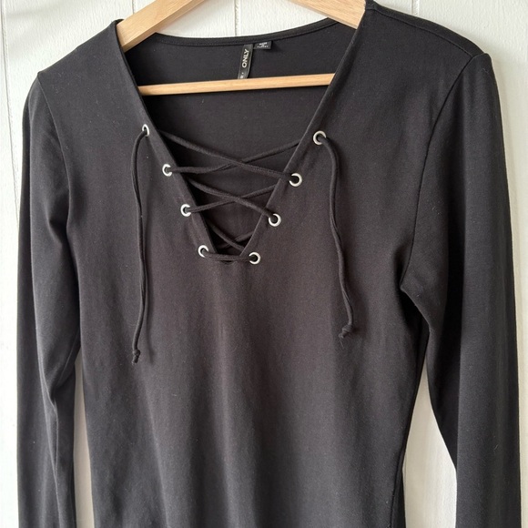 Black Lace-Up Bodysuit | Medium - Picture 3 of 5